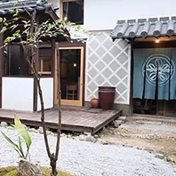 MOMOCAFE
店舗写真